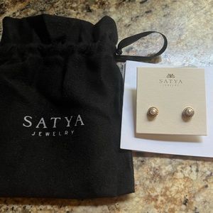 Satya Jewelry Bridal Lotus Pearl Earrings BREG041-27